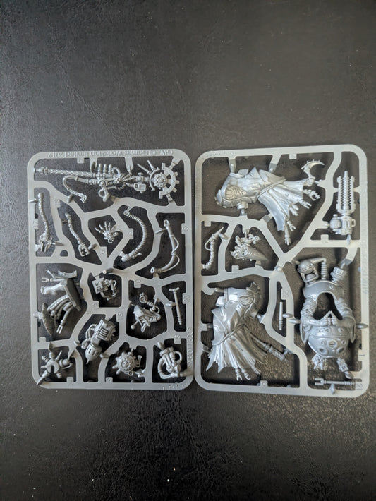 Adeptus Mechanicus Tech Priest Manipulus new on frame